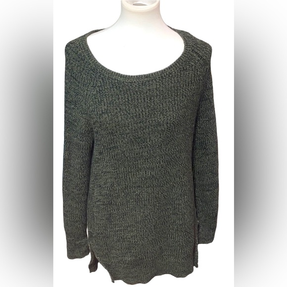 NWOT Victoria’s Secret Olive Green Long Sleeve Knit Crochet Tunic Sweater SMALL - Picture 2 of 16